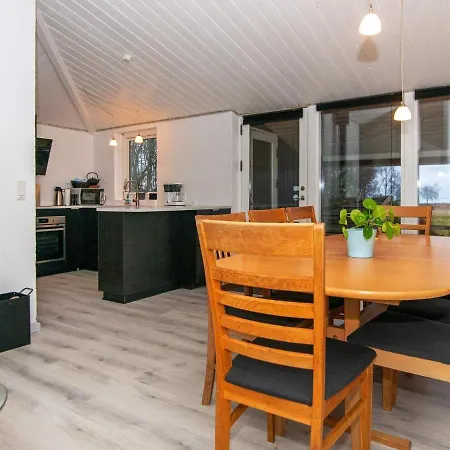 7 Person In Rsted Kare